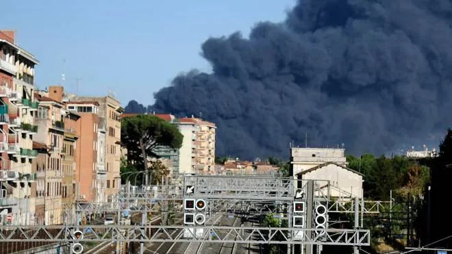 Il maxi incendio del 9 luglio a Centocelle, Roma