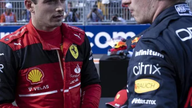 Charles Leclerc e Max Verstappen, 24 anni. Il pilota monegasco della Ferrari, a metà campionato, è -38 dall’olandese della Red Bull campione in carica