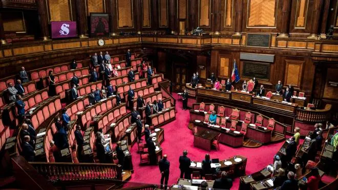Senato osservano un minuto di silenzio per la morte di Eugenio Scalfari durante l�esame del decreto aiuti al Senato, Roma, 14 luglio 2022. ANSA/ANGELO CARCONI