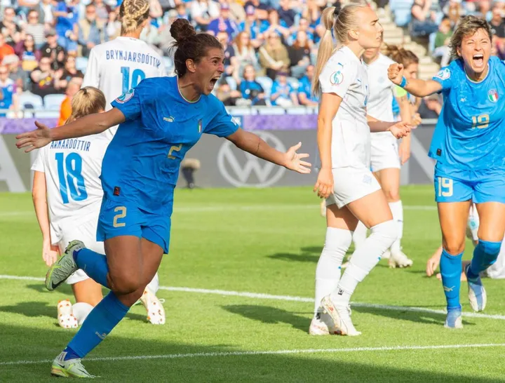 Valentina Bergamaschi esulta dopo il gol all’Islanda che ci tiene in corsa all’Europeo