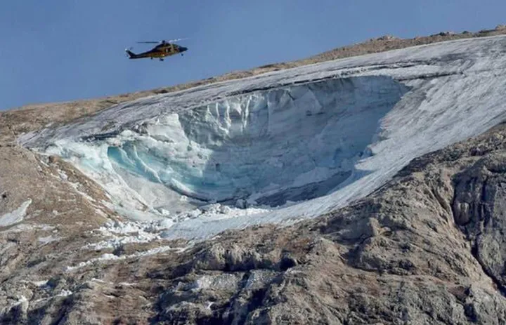 Il crepaccio sulla Marmolada: sotto la valanga di ghiaccio morirono 11 persone