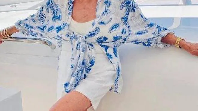 L’attrice inglese Joan Collins, 89 anni