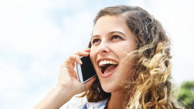 "Ciao, come va?": una telefonata a sorpresa può rendere felice un amico lontano
