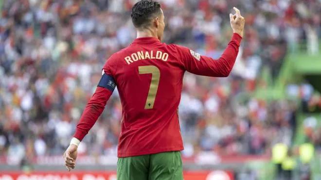 epa09998017 Portugal's Cristiano Ronaldo celebrates after scoring the 2-0 lead during the UEFA Nations League soccer match between Portugal and Switzerland in Lisbon, Portugal, 05 June 2022.  EPA/LAURENT GILLIERON