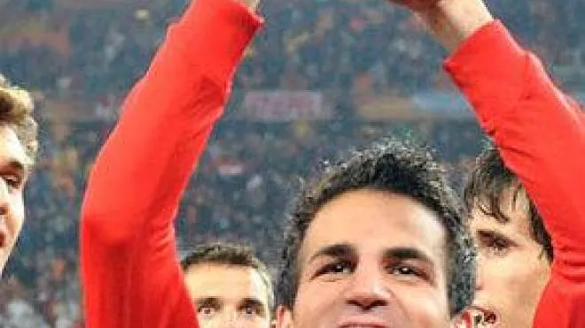 Fabregas con la Coppa del Mondo 2010
