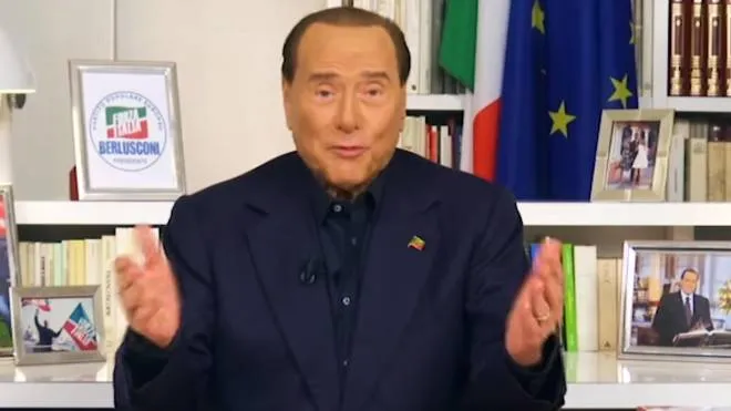 Il leader azzurro Silvio Berlusconi, classe 1936, in un breve video diffuso sui social