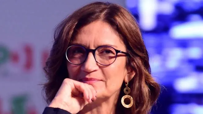 Maria Stella Gelmini (49 anni), ministra per gli Affari regionali, è uscita da Forza Italia