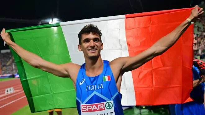 Italy's Andrea Dallavalle celebrates winning the silver in the men's Triple Jump final during the European Athletics Championships at the Olympic Stadium in Munich, southern Germany on August 17, 2022. (Photo by ANDREJ ISAKOVIC / AFP)