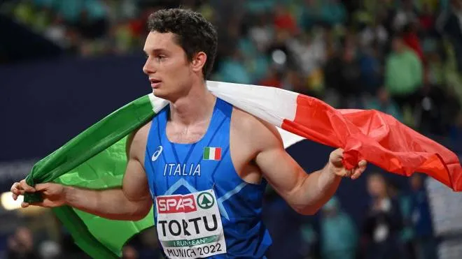 Italy's Filippo Tortu celebrates bronze the men's 200m final during the European Athletics Championships at the Olympic Stadium in Munich, southern Germany on August 19, 2022. (Photo by ANDREJ ISAKOVIC / AFP)