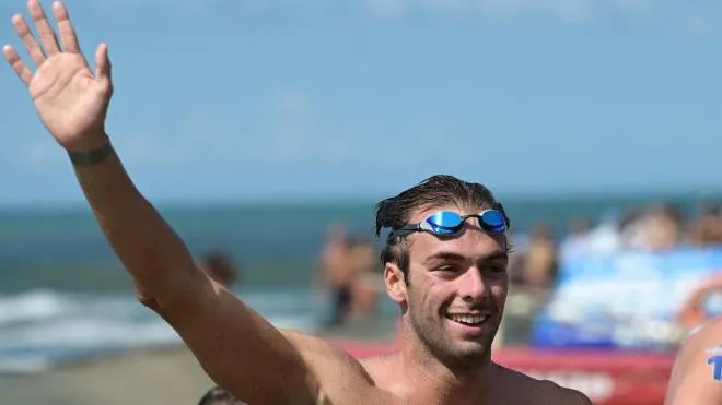 Italy's Gregorio Paltrinieri celebrates after winning the Open Water Mixed 5km event, on August 20, 2022 at Lido di Ostia, southwest of Rome, during the LEN European Aquatics Championships. (Photo by Vincenzo PINTO / AFP)