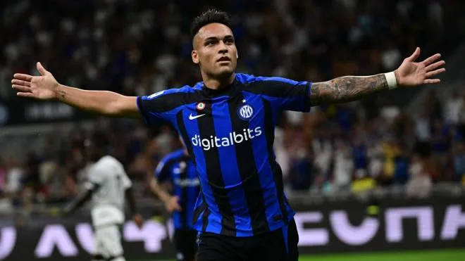 Inter Milan's Argentinian forward Lautaro Martinez celebrates after opening the scoring during the Italian Serie A football match between Inter Milan and Spezia on August 20, 2022 at the Giuseppe-Meazza (San Siro) stadium in Milan. (Photo by MIGUEL MEDINA / AFP)