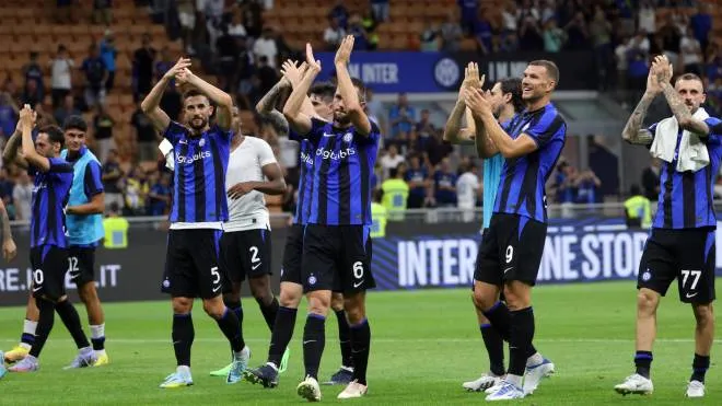 Inter Milan�s players jubilate after winning the match against Spezia;  the Italian serie A soccer match between FC Inter  and Spezia at Giuseppe Meazza stadium in Milan, 20 August 2022.
ANSA / MATTEO BAZZI