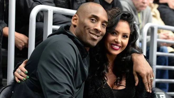 La stella dell’Nba Kobe Bryant, morto nel 2020 a 42 anni, e la moglie Vanessa Laine, 40 anni