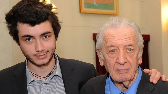 Andrea Tremaglia, 35 anni, insieme al nonno Mirko, storico esponente della Destra morto nel 2011