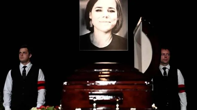 Il feretro di. Darya Dugina, 29, figlia dell’ideologo di Putin Alexander, morta in un attentato sabato scorso