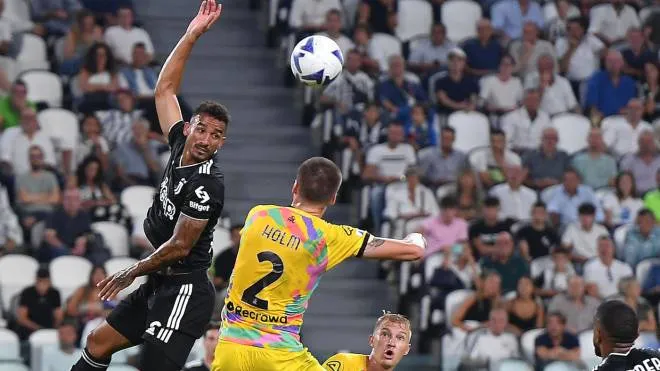 Juventus� Danilo and Spezia�s Emil Holm in action during the italian Serie A soccer match Juventus FC vs Spezia Calcio at the Allianz Stadium in Turin, Italy, 31 august 2022 ANSA/ALESSANDRO DI MARCO