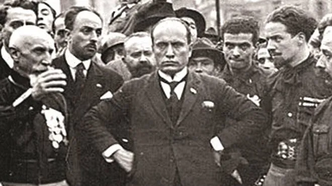 La celebre immagine di Mussolini nel 1922 con Emilio De Bono e Italo Balbo La foto fu scattata il 30 ottobre, due giorni dopo la Marcia su Roma