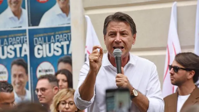 Il leader del M5S Giuseppe Conte a San Severo, prima tappa di una due giorni nel Foggiano, 1 Settembre 2022. ANSA/FRANCO CAUTILLO