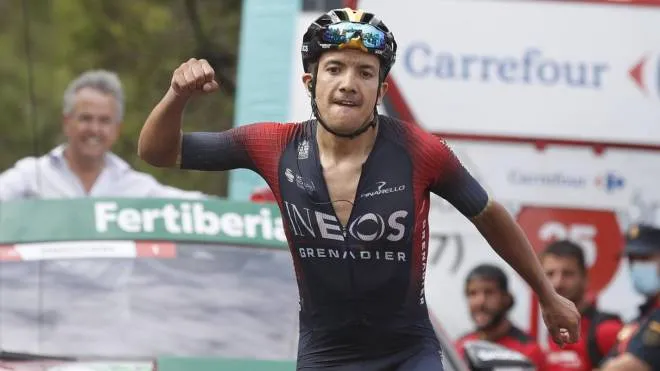 epa10152641 Ecuatorian Richard Carapaz of Ineos team celebrates after winning the twelfth stage of the 77th La Vuelta cycling race, over 192.7km between Salobrena and Estepona, Spain, 01 September 2022.  EPA/Javier Lizon