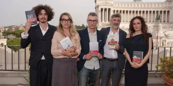 I cinque finalisti:. da sinistra, Bernardo Zannoni, Elena Stancanelli, Fabio Bacà, Antonio Pascale, Daniela Ranieri