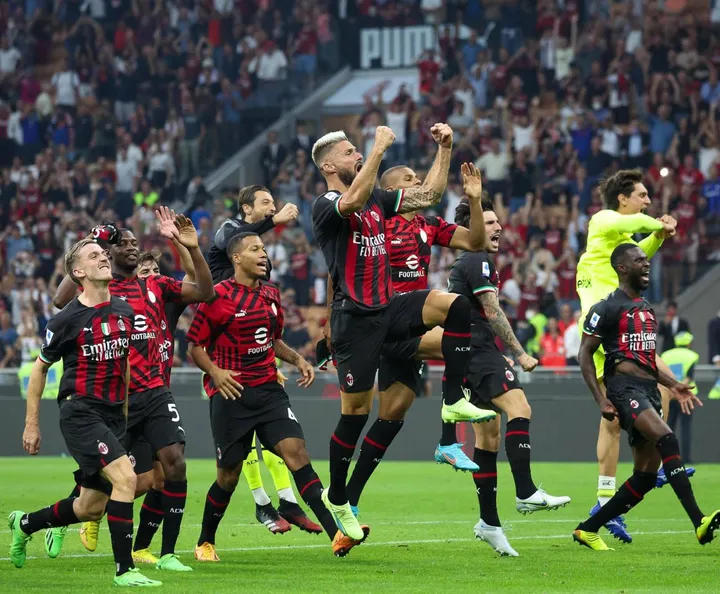 Il Milan festeggia con i suoi tifosi la vittoria nel derby: protagonista assoluto della serata Rafael Leao, che ha raggiunto le 100 presenze in serie A e ha già segnato 26 gol con 17 assist (come ’99 è secondo solo a Vlahovic)