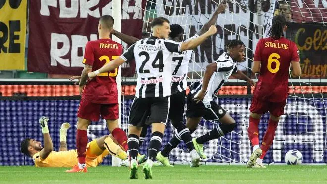 Udinese's Destiny Udogie (R) scores the goal during the Italian Serie A soccer match Udinese Calcio vs AS Roma at the Friuli - Dacia Arena stadium in Udine, Italy, 4 September 2022. ANSA / GABRIELE MENIS