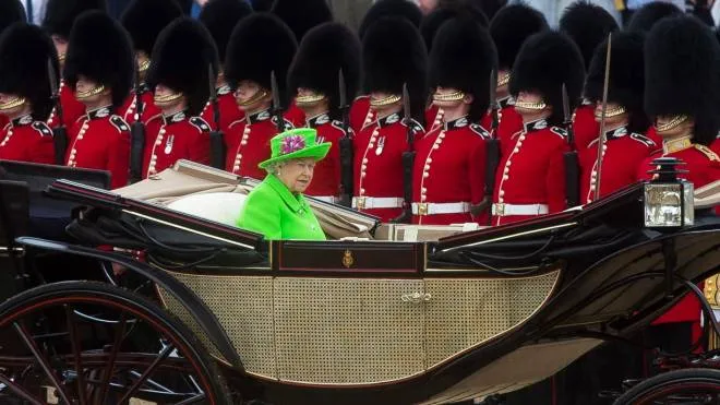 epa10170458 (FILE) - Britain's Queen Elizabeth II (C) parades in a horse drawn carriage during the Trooping of the Color Queen's 90th birthday parade in London, Britain, 11 June 2016 (reissued 08 September 2022). According to a statement issued by Buckingham Palace on 08 September 2022, Britain's Queen Elizabeth II has died at her Scottish estate, Balmoral Castle, on 08 September 2022. The 96-year-old Queen was the longest-reigning monarch in British history.  EPA/WILL OLIVER *** Local Caption *** 52816783
