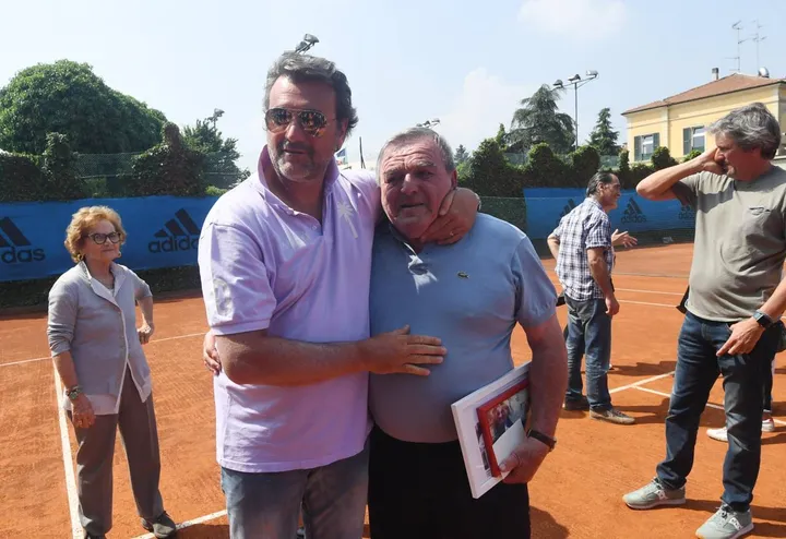 Omar Camporese, classe 1968, sui campi della Virtus Tennis Bologna, festeggia il suo maestro Lele Spisani (Schicchi)