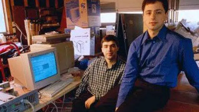 Da sinistra, Larry Page e Sergey Brin, i fondatori di Google, nel garage dell’amica