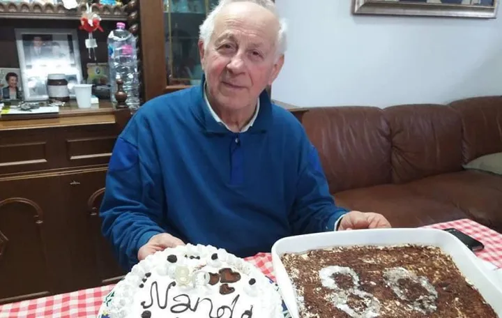 Ferdinando Olivi, 80 anni, è rimasto intrappolato nel semtinterrato in cui viveva a Pianello