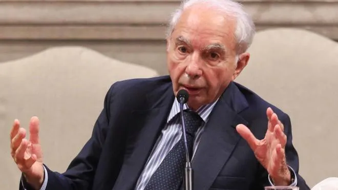 Giuliano Amato, 84 anni, ieri a Firenze al Festival nazionale dell’Economia civile
