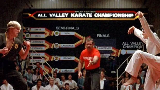 Scena da 'Karate Kid' (1984) - Foto: Delphi II Productions/Jerry Weintraub Productions