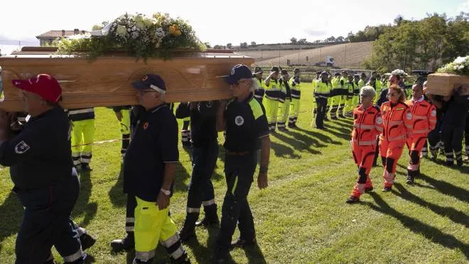 Il campo sportivo della frazione di Pianello di Ostra dove ieri sono stati celebrati i funerali di quattro delle undici vittime dell’alluvione che ha colpito le Marche