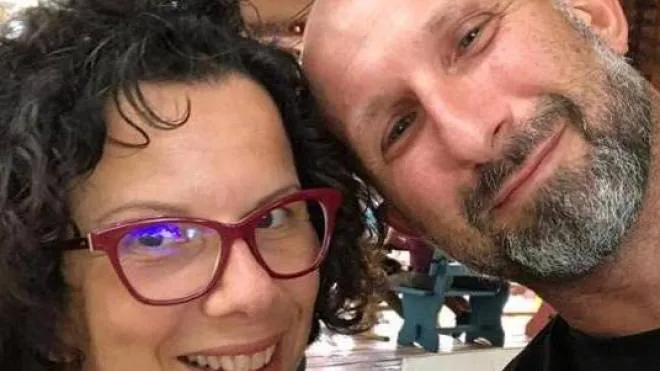Andrea Leoni, 47 anni, autista veneto, assieme alla moglie Chiara Batacchi, 47. La donna è morta a causa di un tumore