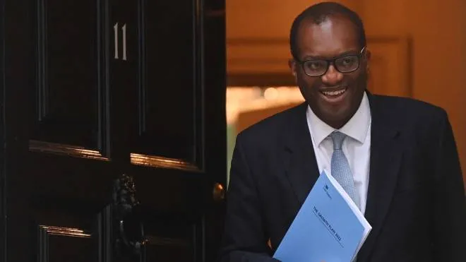 epa10200856 Britain's Chancellor of the Exchequer, Kwasi Kwarteng departs 11 Downing Street ahead of a statement in parliament, in London, Britain, 23 September 2022. Kwarteng will make a fiscal statement announcing a radical shift in the UK's economic policy.  EPA/NEIL HALL