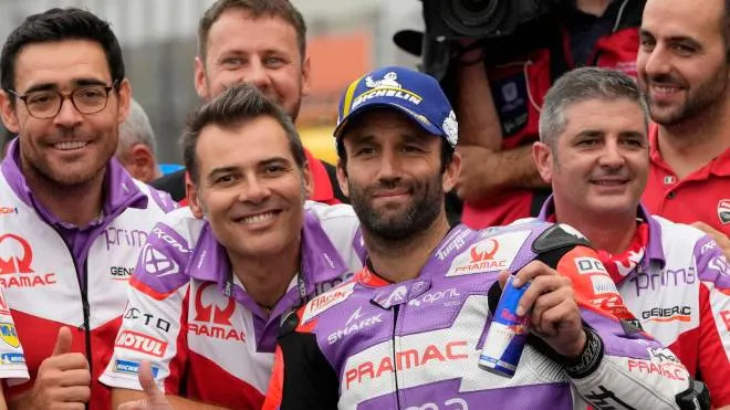 epa10203234 French MotoGP rider Johann Zarco of Prima Pramac Racing celebrates with his team staff after clocking second fastest time at the official qualifying session of Japan Motorcycling Grand Prix in Motegi, Tochigi Prefecture, north of Tokyo, Japan, 24 September 2022.  EPA/KIMIMASA MAYAMA