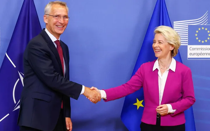 Jens Stoltenberg (Nato) e Ursula von der Leyen, presidente Commissione Ue