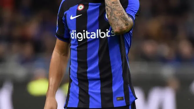 La delusione di Lautaro Martinez è anche quella dell’Inter: la sconfitta con la Roma e la vittoria del Napoli allontanano la vetta di 8 punti