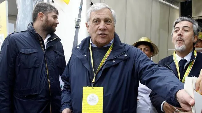 Il forzista Antonio Tajani, 69 anni, ieri a Milano allo stand Coldiretti