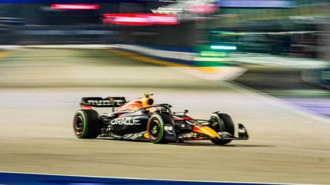 epa10219667 Mexican Formula One driver Sergio Perez of Red Bull Racing in action during the Singapore Formula One Grand Prix race at the Marina Bay Street Circuit, Singapore, 02 October 2022.  EPA/TOM WHITE