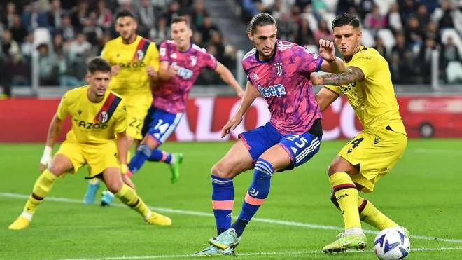 Juventus� Adrien Rabiot and Bologna�s Kevin Bonifazi in action during the italian Serie A soccer match Juventus FC vs Bologna FC at the Allianz stadium in Turin, Italy, 2 october 2022 ANSA/ALESSANDRO DI MARCO