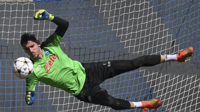Napoli's goalkeaper Alex Meret partecipates in the training session at the 'Konami training center' in Castel Volturno, Caserta, south Italy, 3 october 2022. Napoli will face  Ajax in the first leg match for group A of the Champions League on 3 october 2022.
ANSA / CIRO FUSCO