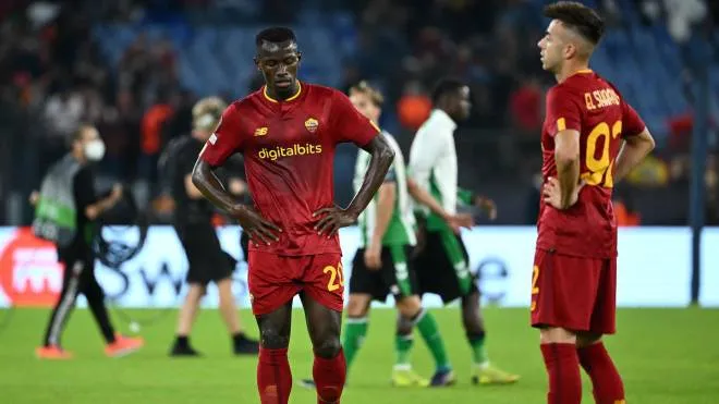 AS Roma's players Mohamed Camara (L) and Stephan El Shaarawy show their dejection after loosing the UEFA Europa League group C soccer match between AS Roma and Real Betis at Olimpico stadium in Rome, Italy, 06 October 2022.  ANSA/ETTORE FERRARI