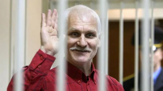 epa10228762 (FILE) - Belarusian human rights activist Ales Bialiatski (also transliterated as Alex Belyatsky), leader of Viasna, a human rights group based in Minsk, waves as he waits in a trial cage inside a courtroom prior to a court session in Minsk, Belarus, 24 November 2011 (reissued 07 October 2022). The Nobel Peace Prize 2022 has been awarded to human rights advocate�Ales Bialiatski�from Belarus, the Russian human rights organization�Memorial�and the Ukrainian human rights organization�Center for Civil Liberties. The Norwegian Nobel Committee said in a statement that by awarding the Nobel Peace Prize for 2022 to Bialiatski, Memorial and the Center for Civil Liberties, it wishes to 'honour three outstanding champions of human rights, democracy and peaceful co-existence in the neighbour countries Belarus, Russia and Ukraine.' Bialiatski was imprisoned from 2011 to 2014 and following large-scale demonstrations against the Belarus regime in 2020, he was again arrested and still detained without trial, the Norwegian Nobel Committee added.  EPA/TATYANA ZENKOVICH *** Local Caption *** 50100352