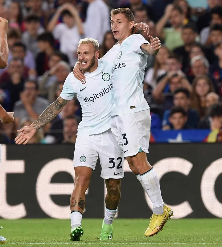 Federico Dimarco e Nicolò Barella esultano dopo il gol del centrocampista che aveva permesso ai nerazzurri di pareggiare la prima rete di Dembelé