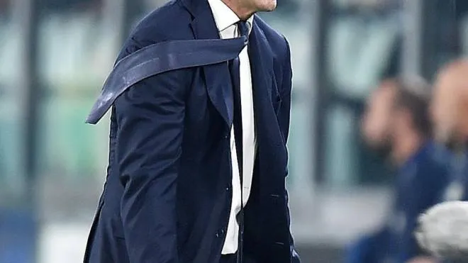 Massimiliano Allegri, 55 anni. E’ sotto contratto fino al 2025 a sette milioni netti più due di bonus a stagione: licenziarlo ora costerebbe alla Juve 70 milioni