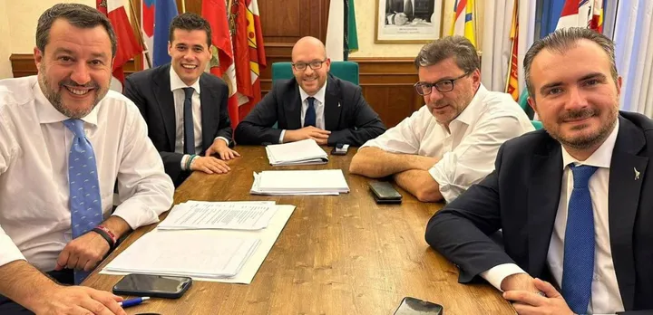 Un’immagine del summit della Lega per decidere chi candidare alla presidenza della Camera: da sinistra Salvini, Crippa, Fontana, Giorgetti e Molinari