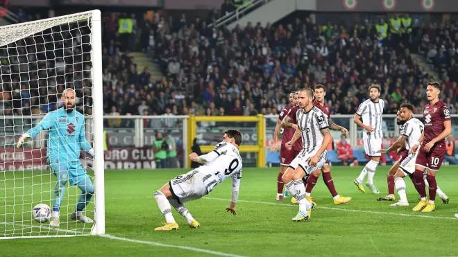 Juventus� Dusan Vlahovic score the gol (0-1) during the Italian Serie A soccer match Torino FC vs Juventus FC at the Olimpico Grande Torino stadium in Turin, Italy, 15 october 2022 ANSA/ALESSANDRO DI MARCO