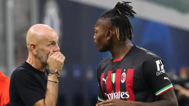 AC Milan�?s manager Stefano Pioli (L) speaks Rafael Leao  during he UEFA Champions League group E soccer match between Ac Milan and Chelsea at Giuseppe Meazza stadium in Milan, 11 October 2022.
ANSA / MATTEO BAZZI