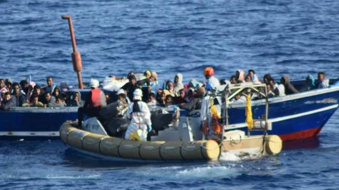 Il barcone di migranti è stato intercettato al largo di Lampedusa